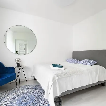 Modern Two Bedroom Near Sello, Free Parking Apartment