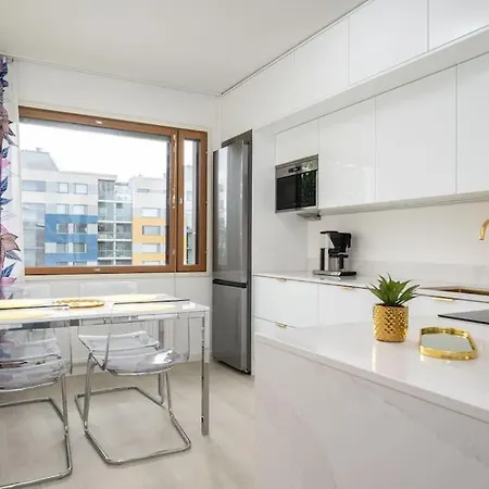 Apartment Modern Two Bedroom Near Sello, Free Parking
