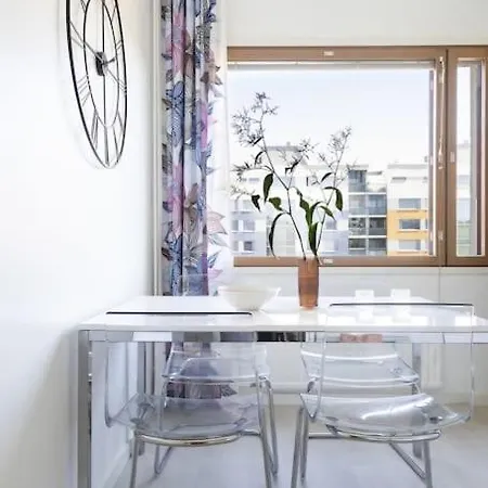 Modern Two Bedroom Near Sello, Free Parking *