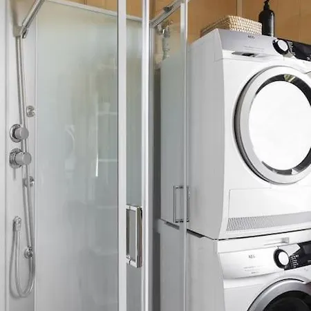 Modern Two Bedroom Near Sello, Free Parking Apartment