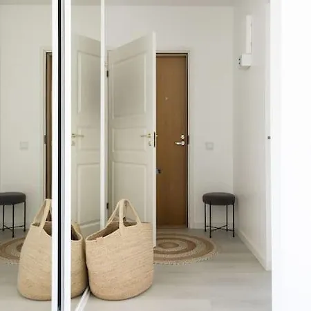 Modern Two Bedroom Near Sello, Free Parking Appartement *