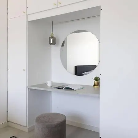 Modern Two Bedroom Near Sello, Free Parking Appartement *